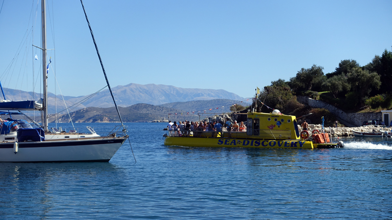 2017-10-09_120316 korfu-2017.jpg - Touristenbespaung in Kassiopi                               